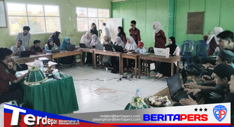 Mahasiswa Teknik Informatika UIN Alauddin Tingkatkan Kompetensi Digital Guru Madrasah Bolaromang Gowa