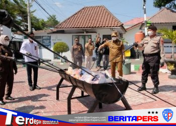 Wawali Hermanto Hadiri Pemusnahan Barang Bukti di Kejari Parepare, Tegaskan Kepastian Hukum