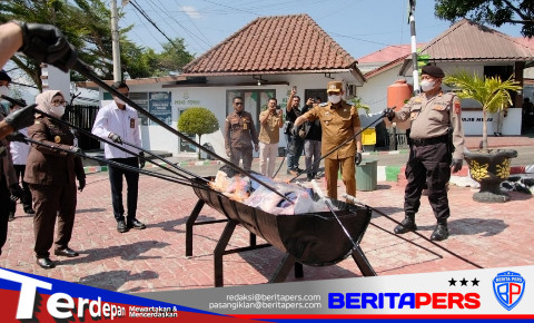 Wawali Hermanto Hadiri Pemusnahan Barang Bukti di Kejari Parepare, Tegaskan Kepastian Hukum