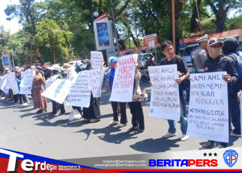 Emak vs Massa PMII di Depan UMI, Aksi Berakhir Tanpa Unjuk Rasa