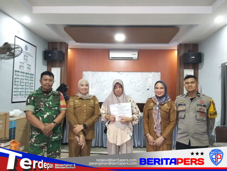Babinsa Desa Bontoala Dampingi Penyaluran BLT, Pastikan Bantuan Tepat Sasaran dan Lancar   
