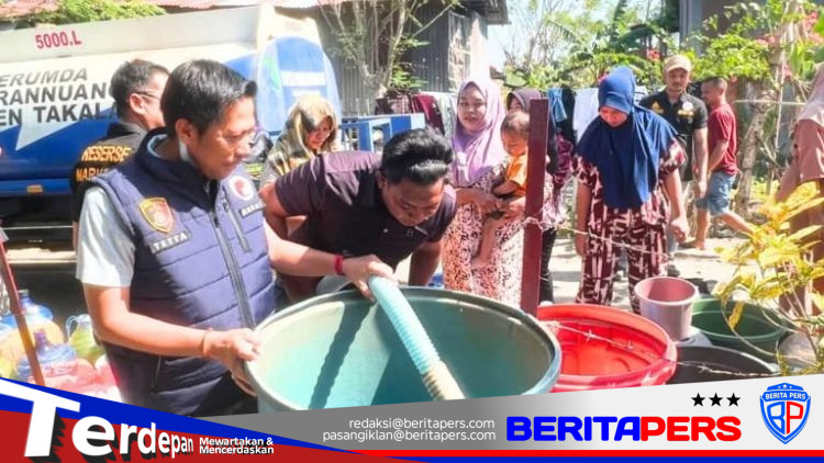 Satresnarkoba Polres Takalar Berbagi di Tengah Kemarau, Warga Laikang Dapat Bantuan