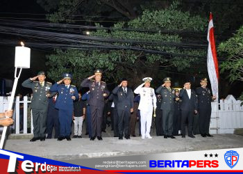 HUT ke-81 RI, Kapolda Sulsel Hadiri Apel Kehormatan dan Renungan Suci di TMP Panaikang