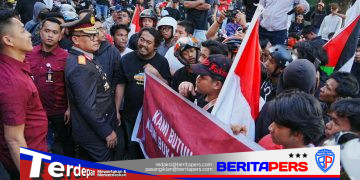 Tuntut Pembangunan Sirkuit, Massa Rolling Kemerdekaan Vol. 7 Diterima Wakapolda Sulsel Usai Upacara Penurunan Bendera