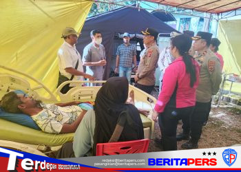 Polres Ngada Bersama Pemda dan Kodim Salurkan 100 Paket Sembako Darurat untuk Korban Gempa di Riung