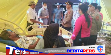 Polres Ngada Bersama Pemda dan Kodim Salurkan 100 Paket Sembako Darurat untuk Korban Gempa di Riung
