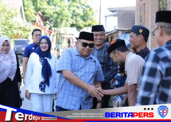 Bupati Takalar Firdaus Daeng Manye dan Istri Melayat ke Rumah Duka Ibunda Camat Laikang