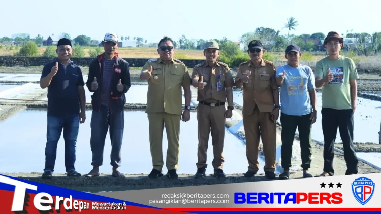 Dorong Kesejahteraan Petani Tambak, Bupati Takalar Kunjungi Sentra Produksi Garam Cikoang