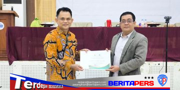 Muh Anwar. HM Raih Penghargaan Bergengsi pada Rapat Edukasi Literasi Finansial FTK UIN Alauddin Makassar