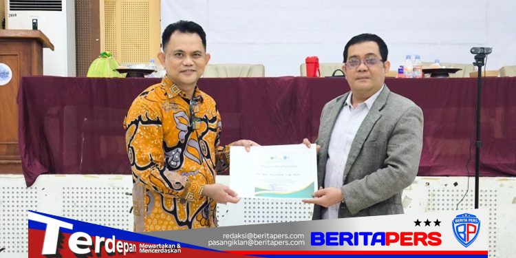 Muh Anwar. HM Raih Penghargaan Bergengsi pada Rapat Edukasi Literasi Finansial FTK UIN Alauddin Makassar