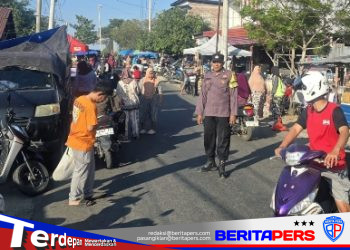 AIPTU Zainal Perkuat Kamtibmas dan Kelancaran Lalu Lintas di Pasar Ujung Mallongi Longi