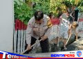 Bhabinkamtibmas dan Puluhan Warga Bersihkan Drainase Jalan Cendrawasih Parepare