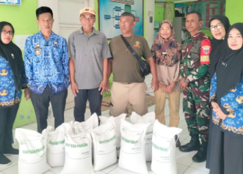 Warga Terima Bantuan Beras Pemerintah, Kelurahan Alirintangae Kawal Penyaluran Tepat Sasaran