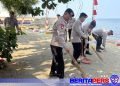 Peduli Lingkungan, Brimob Batalyon B Pelopor Bersihkan Pantai Ku Parepare