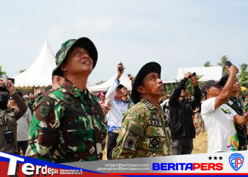 Pangdivif 3 Kostrad Pimpin 200 Prajurit TNI Latihan Terjun Payung di Sidrap