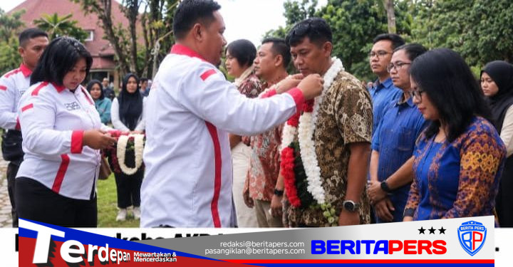 Kasat Narkoba AKP Irwanta Sembiring Disambut Pengalungan Bunga, Simbol Kuat Sinergi Lindungi Pelajar dari Narkoba