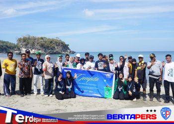 Mahasiswa KKN UIN Alauddin Gelar Gerakan Peduli Pantai di Selayar