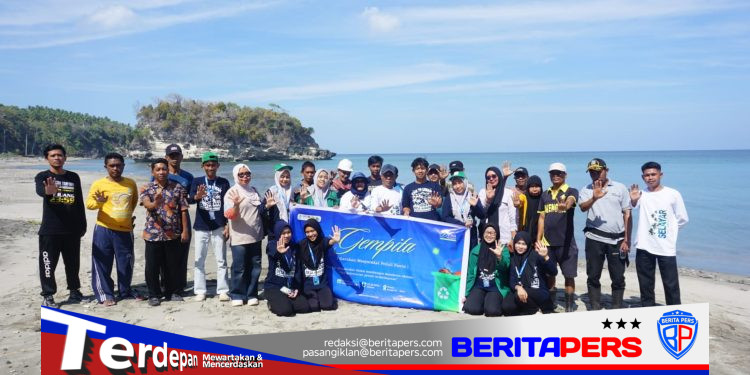 Mahasiswa KKN UIN Alauddin Gelar Gerakan Peduli Pantai di Selayar