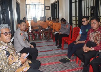 Gelar Pembinaan Rohani di Ruang Tahanan, Kapolres Toraja Utara Harap Para Tahanan Jauh Lebih Baik