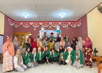 Cegah Uang Palsu, Mahasiswa KKN 79 UIN Alauddin Makassar Dorong UMKM Desa Mappakalompo Go Digital