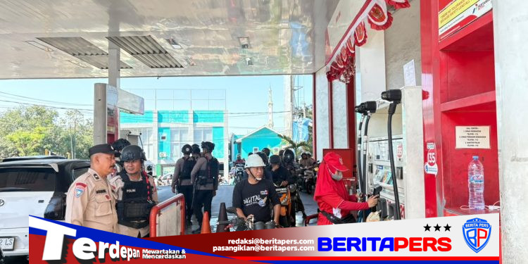 Cipkon, Batalyon B Pelopor Gelar Patroli Harkamtibmas di Pasar dan SPBU Parepare