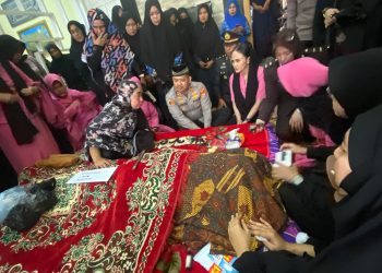 Polres Bulukumba Berduka, Satu Personel Meninggal Dunia, Kapolres Melayat dan Berikan Doa Terbaik