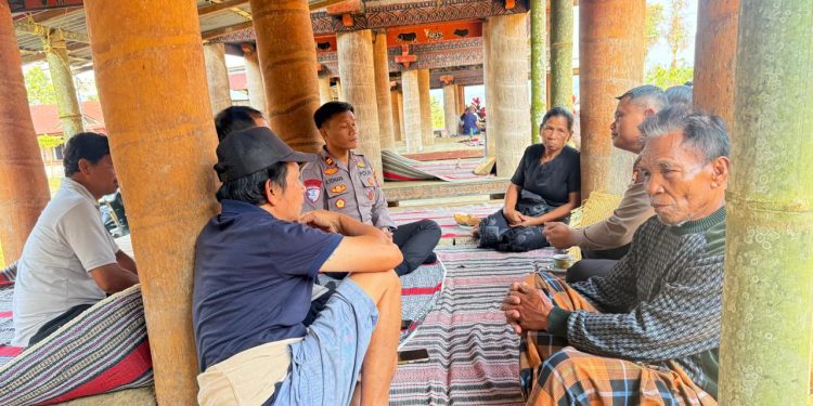 Kapolres Torut Sambangi Rumah Duka Almarhum Aris Sanda, Korban Penembakan di Papua