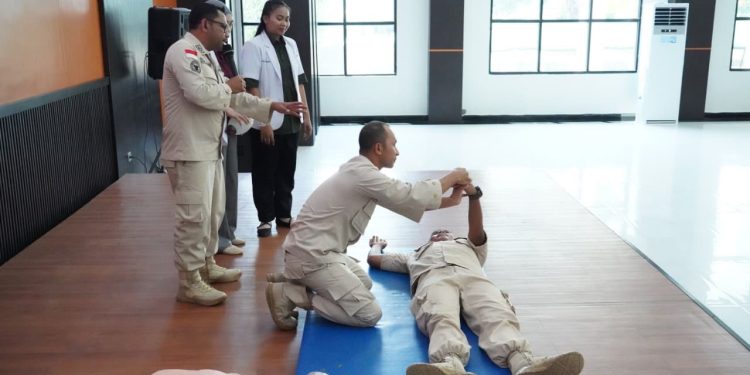 Jelang HUT ke-81 TNI, Korem 143/HO Gelar Baksos Kesehatan dan Pelatihan Bantuan Hidup Dasar