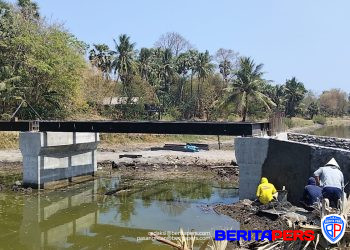Warga dan Prajurit Bersatu Padu Lanjutkan Pembangunan Jembatan Beton Garuda di Bontonompo Selatan
