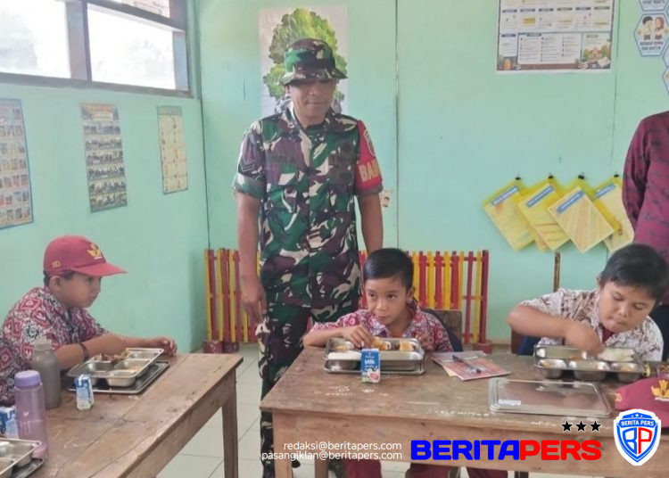 Demi Kelancaran Program Nasional, Babinsa Bontonompo Kawal Penyaluran MBG