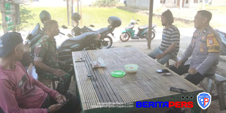Sinergi Babinsa dan Bhabinkamtibmas Komsos Bersama Warga Bahas Kewaspadaan Musim Kemarau