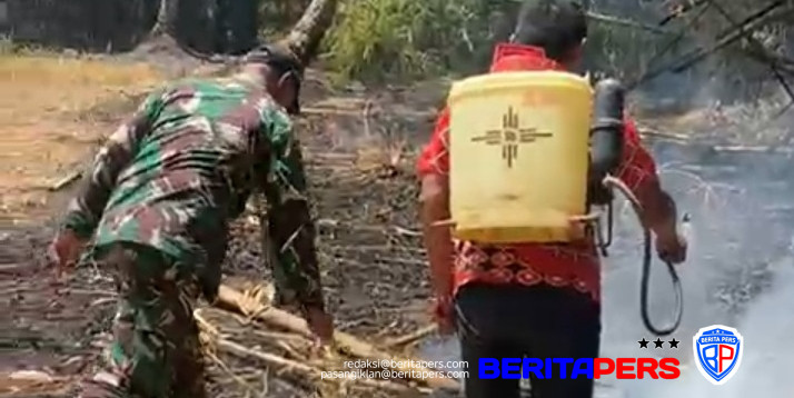 Babinsa Kelurahan Sapaya Bergerak Cepat Tangani Kebakaran Lahan Warga