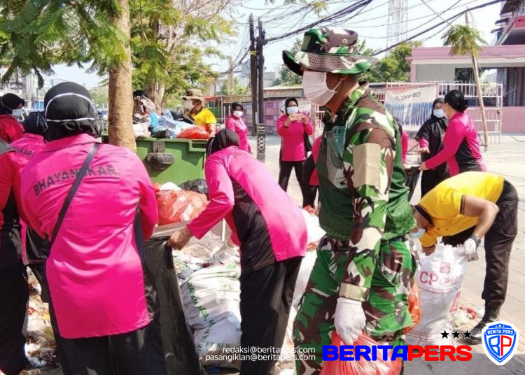 TNI–POLRI BERSATU MASYARAKAT GELAR GERAKAN PEDULI SAMPAH DI GOWA