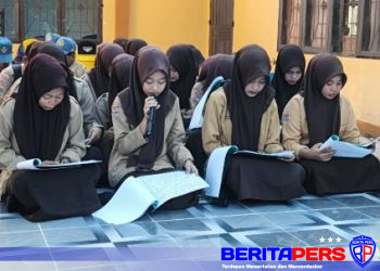 Khidmat Literasi Al-Qur’an, Siswa Kelas XII 3 Pimpin Jumat Religius di SMAN 10 Pinrang