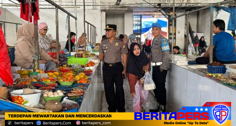 Kapolsek Soppeng Riaja Pimpin Patroli Dialogis di Pasar Ajakkang, Ajak Warga Jaga Kamtibmas