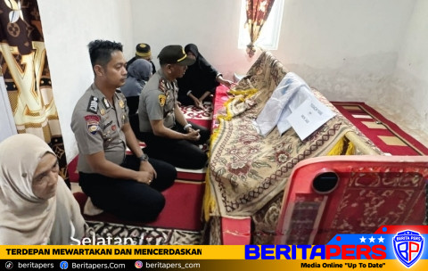 Wujudkan Kepedulian Humanis, Kapolsek Bacukiki AKP Bustan Tarika Melayat ke Rumah Duka di Minrulangnge