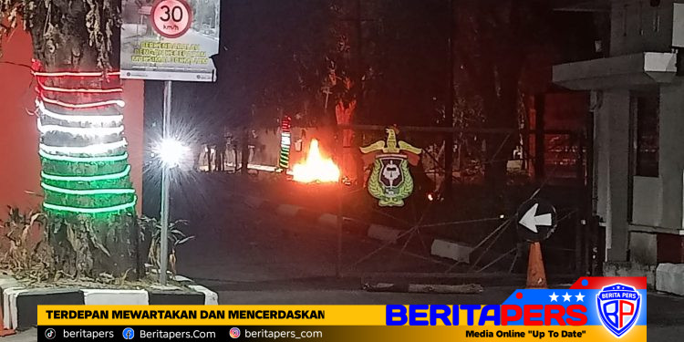 Usai Demo Prabowo-Gibran, Fasilitas Kampus Unhas Dirusak hingga Motor Dibakar
